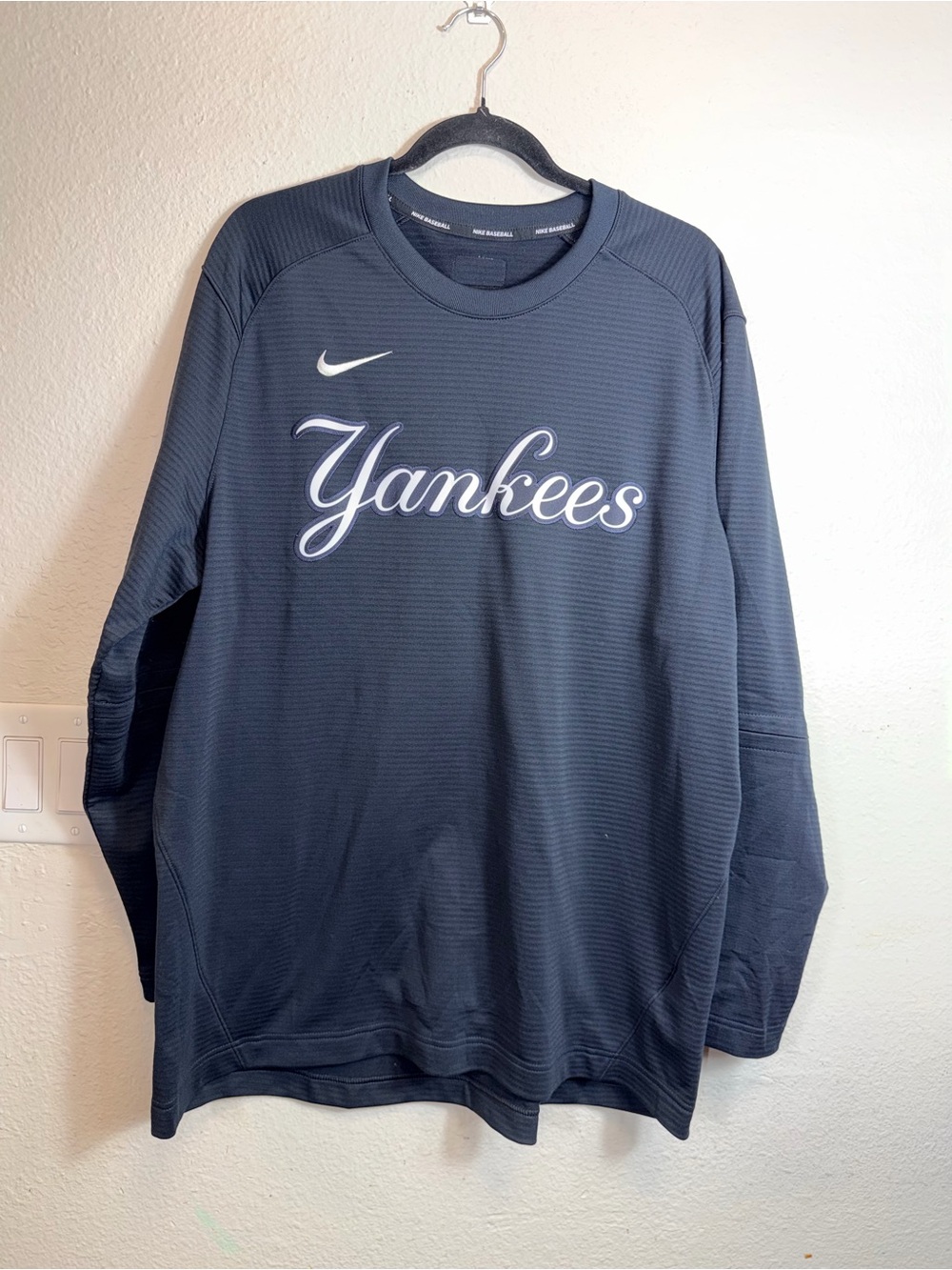 Nike Yankees Men's Long-Sleeve Crew Sweatshirt -  Black & White